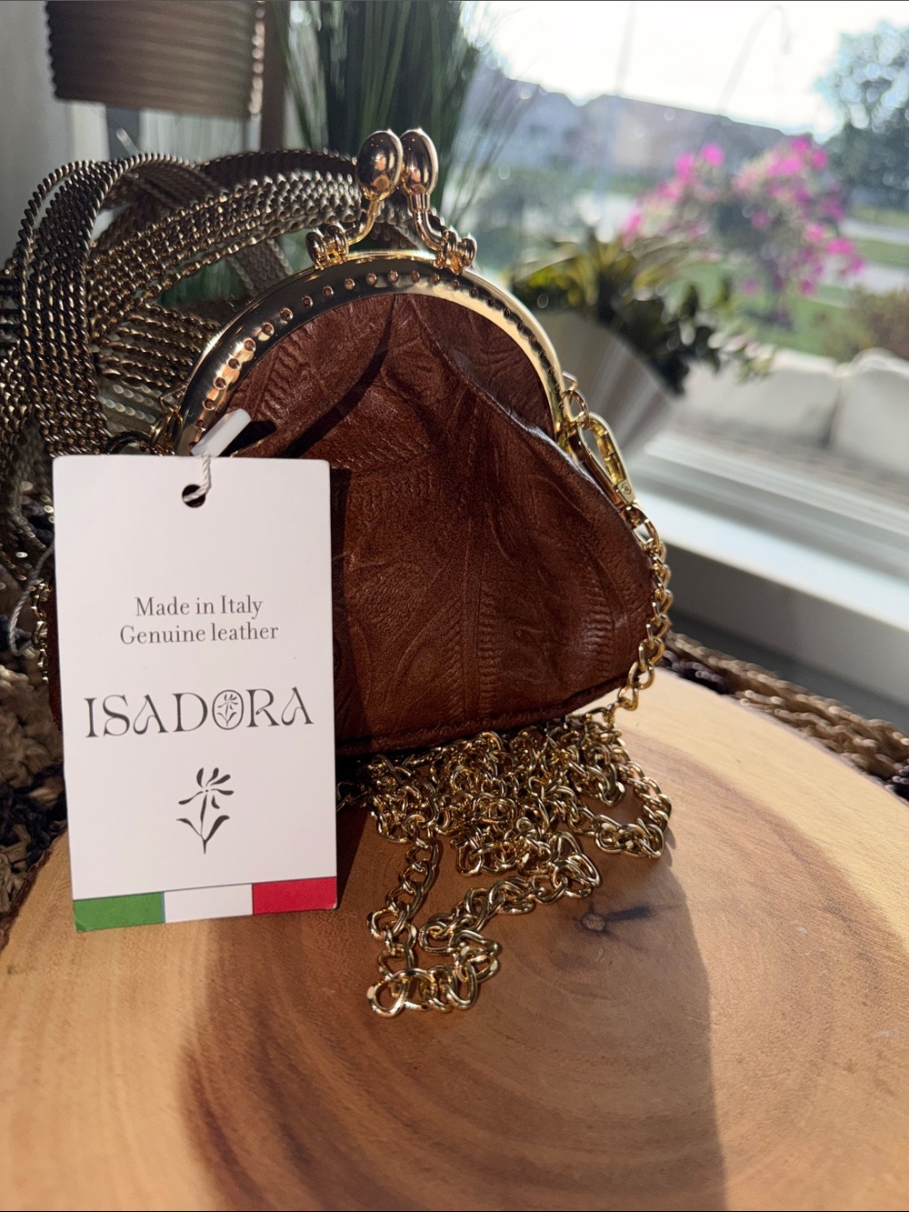 Isadora - Picture 3 of 7